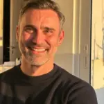 Γιώργος Καπουτζίδης: Παντρεύεται στην Αίγινα με τον σύντροφό του;