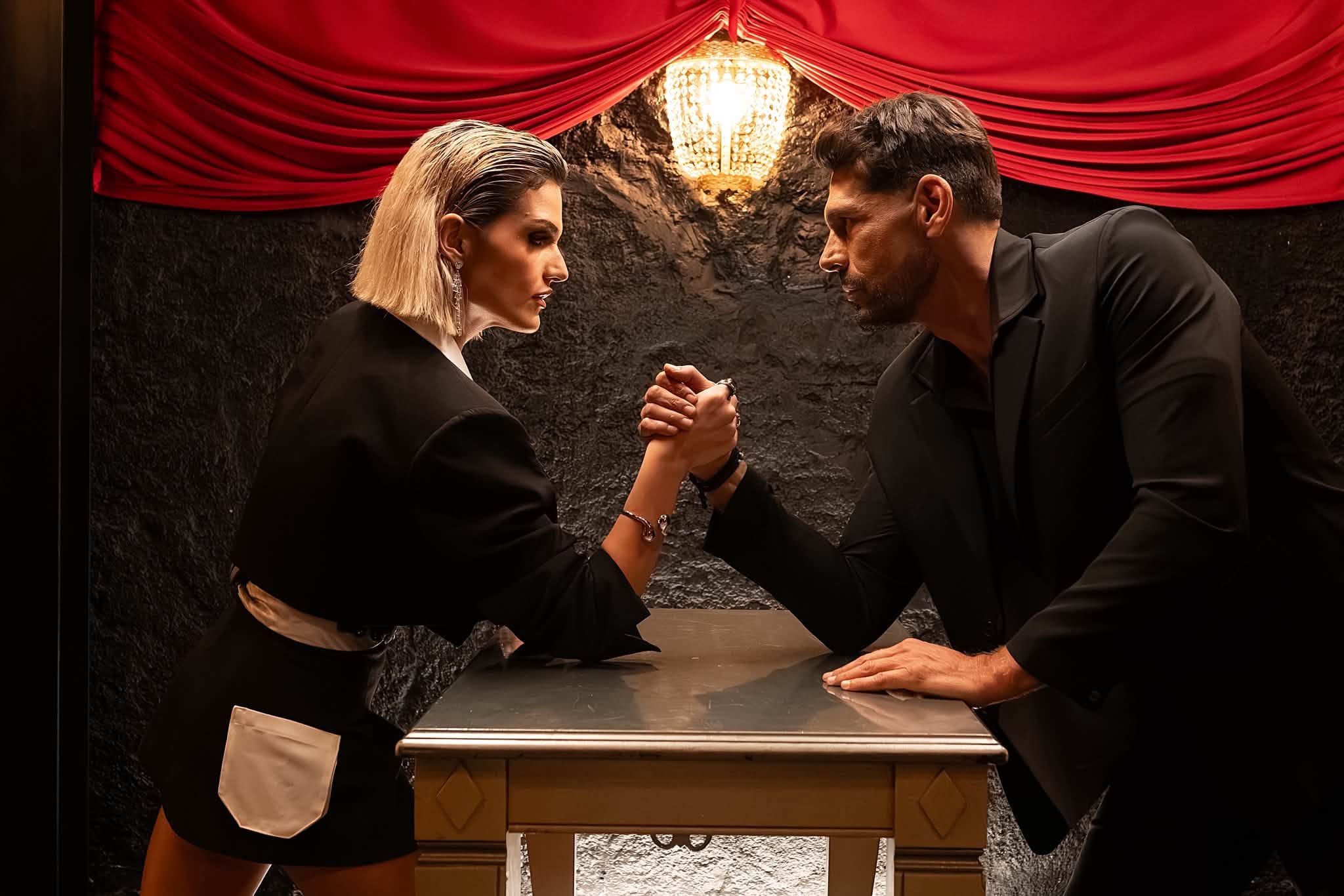 Ο Γιάννης Σπαλιάρας συμμετέχει ως guest star στο πρώτο βιντεοκλίπ της Γιώτας Βοζίκη.