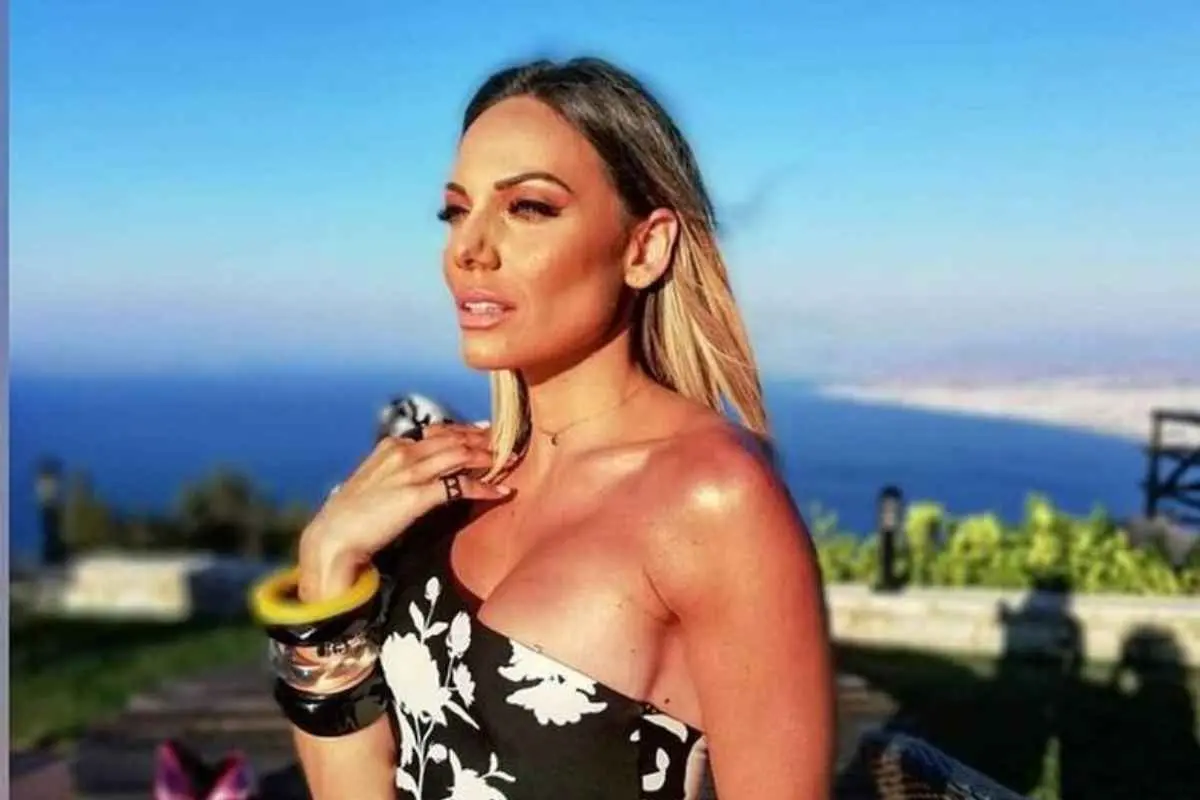 Η Ιωάννα Μαλέσκου αφηγείται την περιπέτεια με τους φακούς επαφής