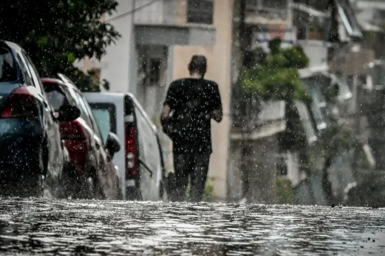 Καιρός: Έρχονται καταιγίδες και μετά… ανεβαίνει η θερμοκρασία