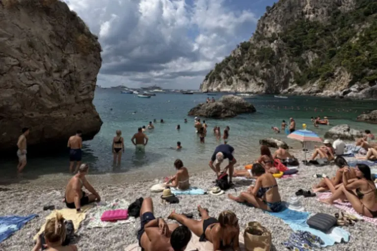 Καιρός: «Πύρινος» εφιάλτης με 40 βαθμούς και ριπές 10 μποφόρ – Ποιες περιοχές είναι στο «κόκκινο»