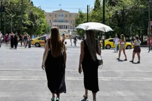 Καιρός: Καμίνι η χώρα με 42 βαθμούς - Πού αναμένονται μπόρες και καταιγίδες