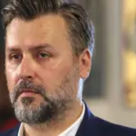 Γιάννης Καλλιάνος: Τον είχαμε συνηθίσει με χάρτες και προγνώσεις, όχι στο μικρόφωνο – Τραγουδά Πάριο και «κόβει» την ανάσα