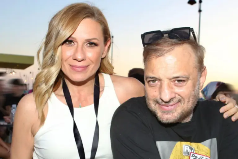 Κατερίνα Καραβάτου – Χρήστος Φερεντίνος: Τα «έσπασαν» σε πανηγύρι πριν από τη νέα τηλεοπτική τους συνύπαρξη