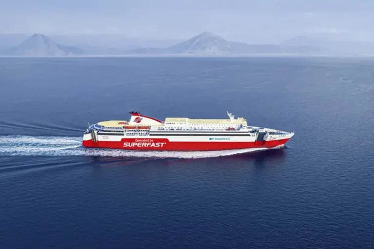 Περιπέτεια για το «Αριάδνη» στο λιμάνι της Μυτιλήνης – Έσπασαν οι κάβοι και επακούμβησε στην προβλήτα