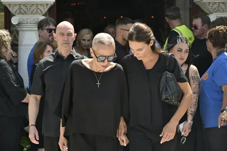 Έλλη και Μαριάννα Κόκοτα: Το βαρύ αντίο στον αδελφό τους