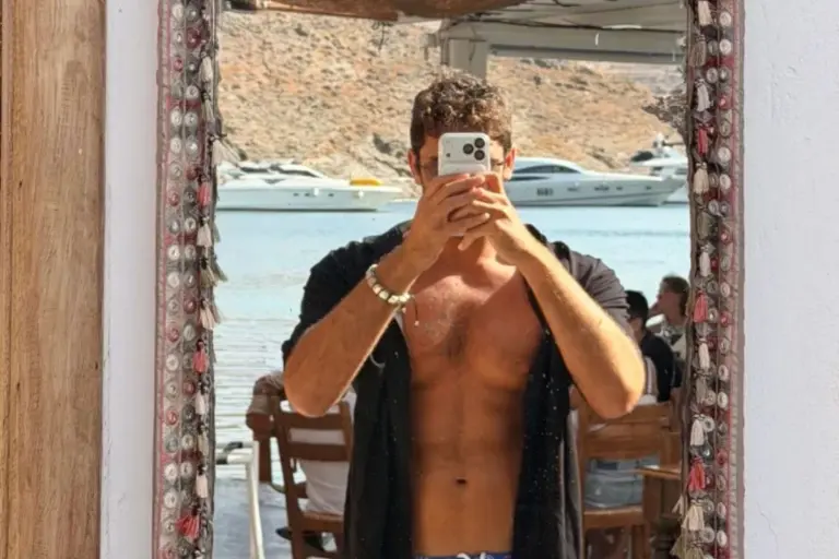 Μάριος Καπότσης: Καλοκαιρινές διακοπές  με στάση... στην εκκλησία