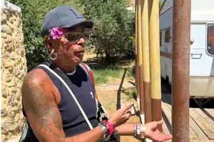 Λάκης Γαβαλάς: Δεν βρήκε δωμάτιο σε ξενοδοχείο τον Αύγουστο και μετακόμισε σε τροχόσπιτο