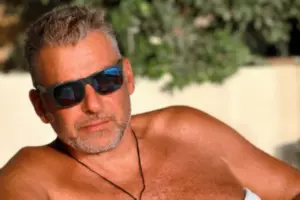 Γιώργος Λιάγκας: Η AI φωτογραφία που προκάλεσε καταιγισμό σχολίων – «Ο Τζορτζ Κλούνεϊ της Ελλάδας»