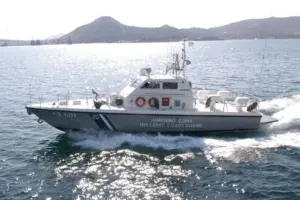 Θρίλερ στη Σύμη: Βρέθηκαν σώοι οι 7 από τους 8 επιβαίνοντες του ακυβέρνητου ιστιοπλοϊκού – Αγωνία για τον αγνοούμενο