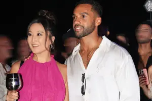 Άσλεϊ Παρκ – Λουσιέν Λάβισκαουντ: Ξανά στη Μύκονο οι πρωταγωνιστές του «Emily in Paris» – Το ξέφρενο πάρτι