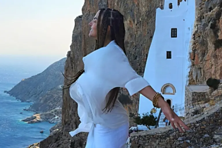 Μαρία Σολωμού: Στην Αμοργό για τον Δεκαπενταύγουστο