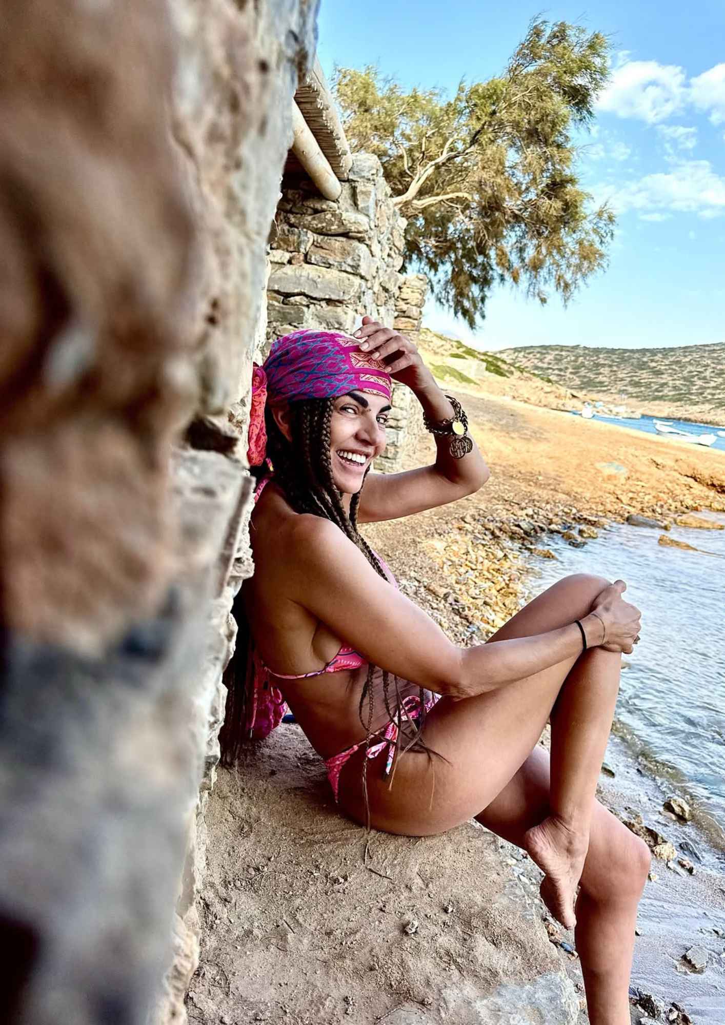 Η Μαρία Σολωμού στις καλοκαιρινές διακοπές της στην Αμοργό