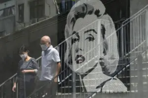 Η τελευταία κατοικία της Μέριλιν Μονρόε έγινε πεδίο μάχης