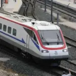 Μέγαρα: Συρμός του Προαστιακού παρέσυρε γυναίκα στις γραμμές