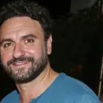 Ο Μελέτης Ηλίας ποζάρει με την όμορφη κόρη του στις διακοπές τους – Είναι ολόιδια η μαμά της!