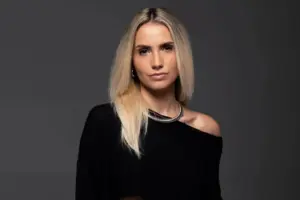 Η Μελίνα Κόντη ποζάρει με μπικίνι και προκαλεί παραλήρημα!