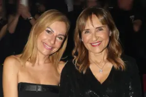 Μάρα Ζαχαρέα – Τίνα Μεσσαροπούλου: Με μαγιό στην Πάρο – Η φωτογραφία από την παραλία