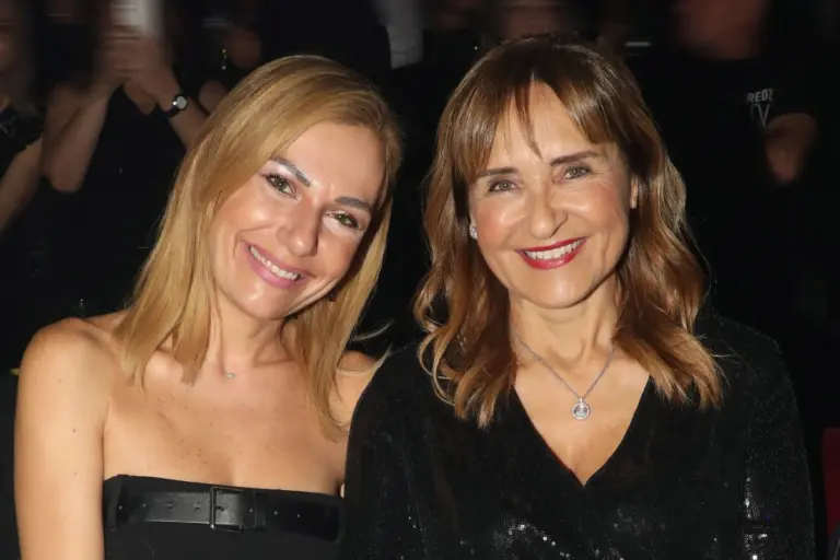 Μάρα Ζαχαρέα – Τίνα Μεσσαροπούλου: Με μαγιό στην Πάρο – Η φωτογραφία από την παραλία