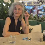 Μεγάλη ομοιότητα! Η κομψή κυρία είναι μητέρα Ελληνίδας παρουσιάστριας