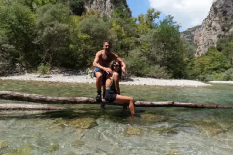 Φίλιππος Μιχόπουλος – Κωνσταντίνα Ευριπίδου: Η περιπετειώδης απόδραση στον Βοϊδομάτη