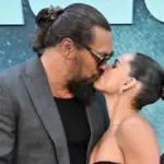 Τζέισον Μομόα και Άντρια Αρχόνα: Full in love στην πρεμιέρα της νέας της ταινίας – Τα φιλιά και οι αγκαλιές