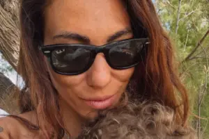 Ευρυδίκη Βαλαβάνη: Ο Γρηγόρης Μόργκαν μαθαίνει στον μικρό Ιάσονα τα μυστικά της θάλασσας