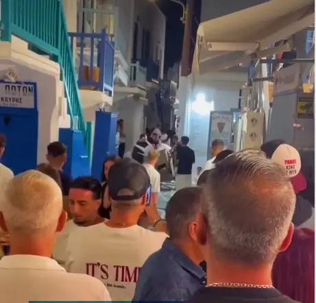 Μύκονος: Χαμός στα Ματογιάννια – Άγριος καβγάς, σηκώθηκαν καρέκλες και ο κόσμος έτρεχε να απομακρυνθεί