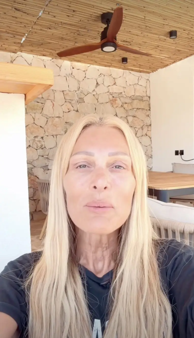 Η Νατάσα Θεοδωρίδου αμακιγιάριστη σε βίντεο στο Instagram.