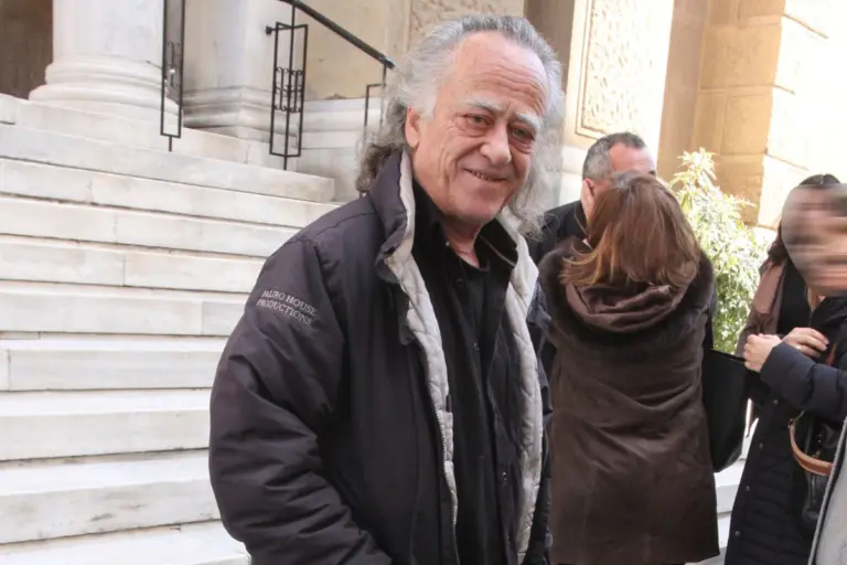 Νίκος Καλογερόπουλος: Έφυγε ο αιώνιος «αντισυμβατικός» του ελληνικού σινεμά – Η ζωή, τα μεγάλα «όχι» και οι ρόλοι που έγραψαν ιστορία