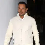 Νίκος Βέρτης: Με πούρο και μαύρα γυαλιά στα Ματογιάννια