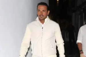 Νίκος Βέρτης: Με πούρο και μαύρα γυαλιά στα Ματογιάννια