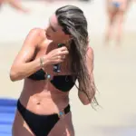 Αθηνά Οικονομάκου: Η λεπτομέρεια στο μπικίνι της που μαγνήτισε όλα τα βλέμματα