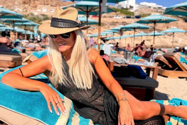 Κατερίνα Παναγοπούλου: Μαγνητίζει τα βλέμματα στη Μύκονο – Νέα στιγμιότυπα από την παραλία