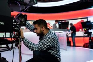 Τηλεοπτικό “ψαλίδι” με το καλημέρα -  Ποιος γνωστός παρουσιαστής τελειώνει... νωρίτερα