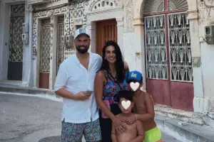 Γιώργος Παπαδόπουλος – Γαλάτεια Βασιλειάδη: Οικογενειακές στιγμές στο Πυργί της Χίου