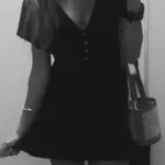 Στα 47 της μοιάζει κοριτσάκι – Η mirror selfie και το mini φόρεμα που έκλεψε τις εντυπώσεις