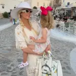 Πάρις Χίλτον: Άφησε το Λος Άντζελες για το Αιγαίο - Από τη Σαντορίνη στην Αστυπάλαια
