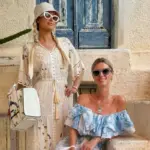 Στη Σαντορίνη για οικογενειακές διακοπές η Πάρις Χίλτον