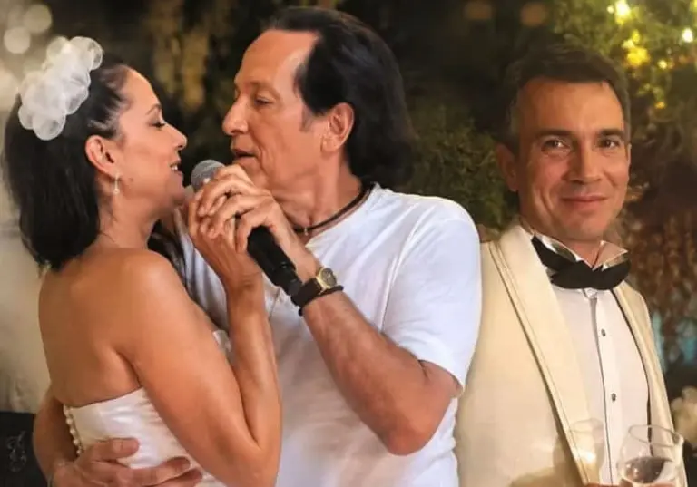 Πασχάλης: Το προσβλητικό σχόλιο στον γάμο της κόρης του που προκάλεσε αντιδράσεις