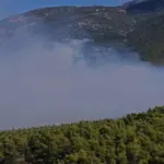 Πόρτο Γερμενό: Οι άνεμοι έστειλαν τις φλόγες σε δύο μέτωπα – Καθηλωμένα τα εναέρια μέσα