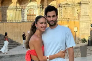 Άννα Πρέλεβιτς – Νικήτας Νομικός: Το πρώτο καλοκαίρι με τις δίδυμες κόρες τους
