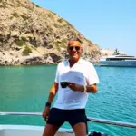 Ηλίας Ψινάκης: Το επεισοδιακό καλοκαίρι στη Μύκονο – «Λυπήθηκα τους πλούσιους με τα σκάφη»