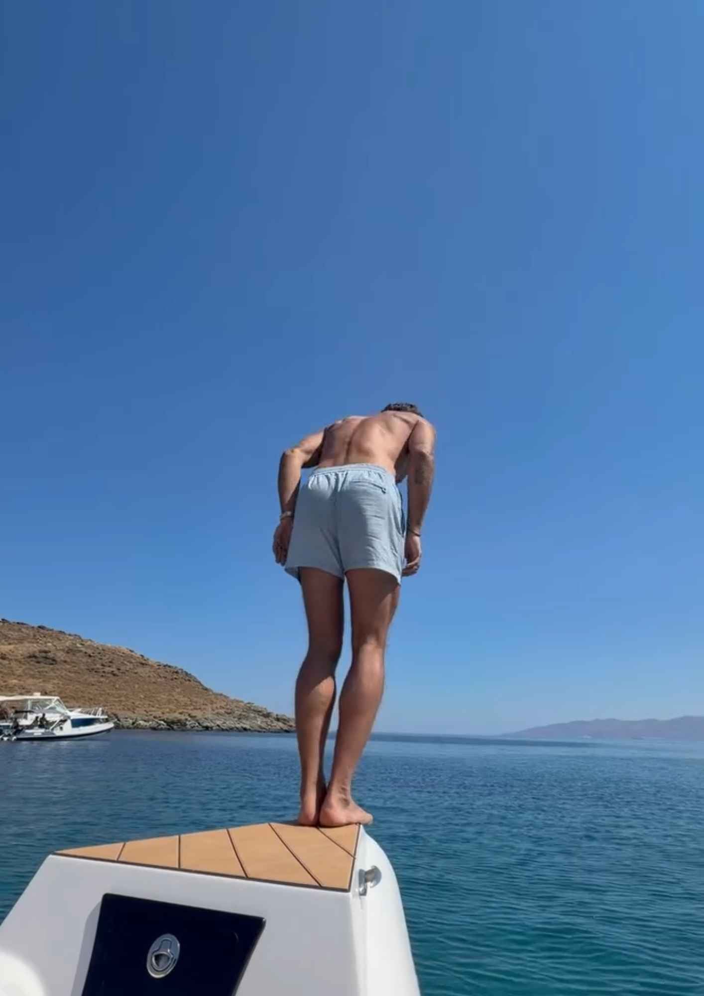 Τετ α τετ μεσοπέλαγα για τη Ραφαέλα Ψαρρού και τον Γιώργο Καράβα. 