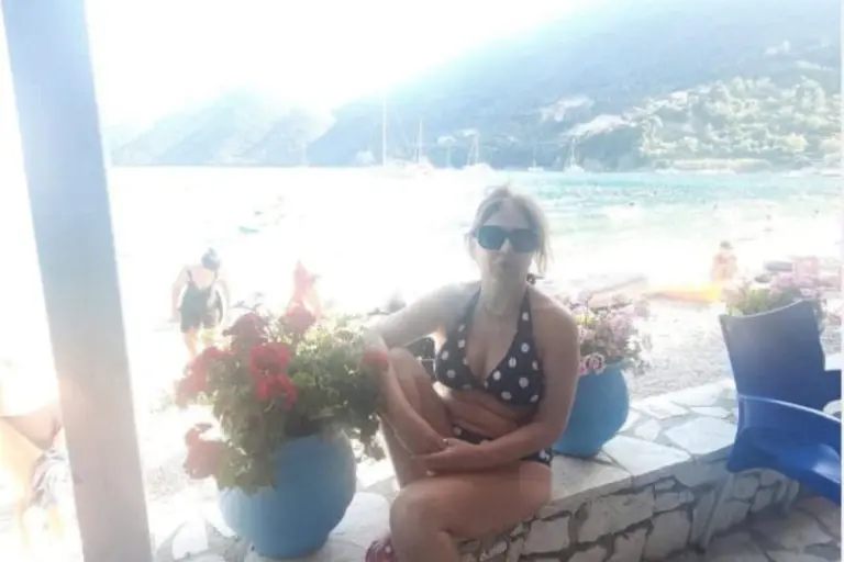 Ελένη Ράντου:  Η αιχμηρή απάντηση για τα σχόλια στη φωτογραφία της με το μπικίνι