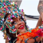 Rihanna: Η εμφάνιση με φτερά και διαμάντια που προκάλεσε χαμό
