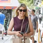 Σία Κοσιώνη: Χαμογελαστή στο κέντρο της Αθήνας πριν από το νέο ξεκίνημα στον ΑΝΤ1