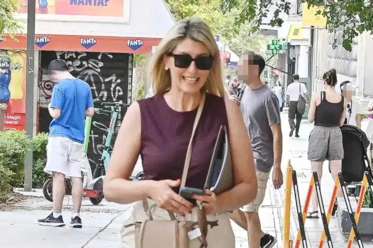 Σία Κοσιώνη: Χαμογελαστή στο κέντρο της Αθήνας πριν από το νέο ξεκίνημα στον ΑΝΤ1