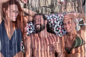 Σίσσυ Χρηστίδου: Καλοκαιρινή απόδραση στα Φαλάσαρνα με Χριστίνα Κοντοβά και Βασάλο