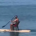 Στο sup με την καρέκλα του